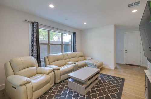 Paramount House | Pet-Friendly Paramount Home, 16 Mi to Los Angeles!