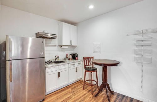 Central San Pedro Apartment | Pet-Friendly San Pedro Studio ~ 3 Mi to the Ocean!