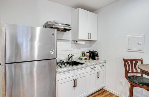 Central San Pedro Apartment | Pet-Friendly San Pedro Studio ~ 3 Mi to the Ocean!