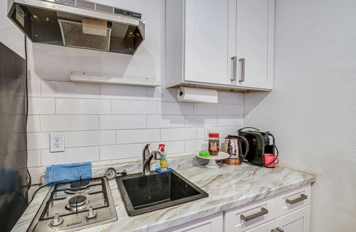 Central San Pedro Apartment | Pet-Friendly San Pedro Studio ~ 3 Mi to the Ocean!