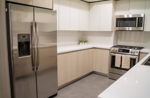 Beverly Grove Apartment | PH-2 BLACKBURN AVE