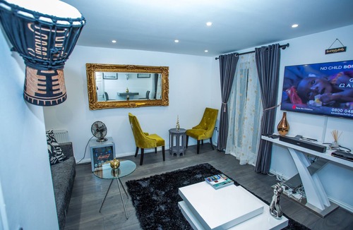 Thamesmead House | Phamphy Luxury Home For Comfort & Hospitality