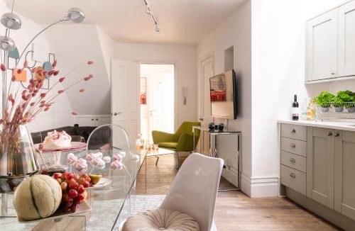 Fitzrovia Apartment | PHENOMENAL OXFORD STREET 5bedroom DESIGN HOUSE NOMADS XXL GROUPS LOVE IT!