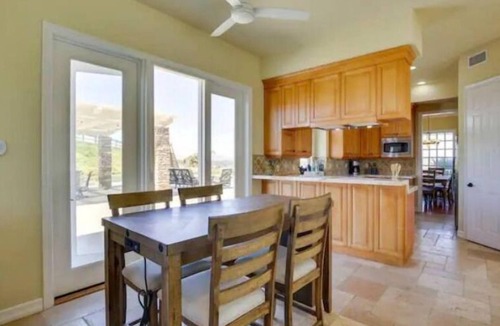 Fallbrook House | Picturesque mountain views in Avocado Country