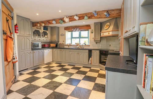 North Buckland Cottage | Pillars