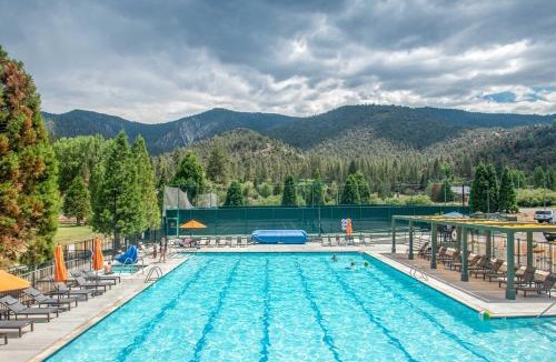 Pine Mountain Club House | Pine Mountain Club Cabin with AandC and EV Charger