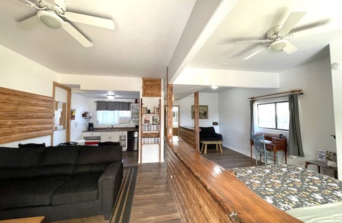Ahwahnee Cabin | Pine Suite - Sierra Mountain Lodge
