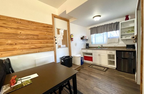 Ahwahnee Cabin | Pine Suite - Sierra Mountain Lodge