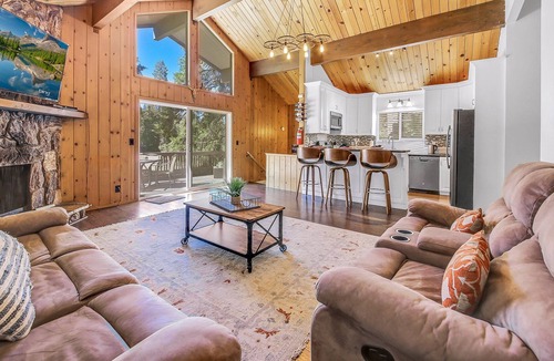 Twin Peaks Cabin | Pine View: Billiards Table, Foosball, Scenic Views