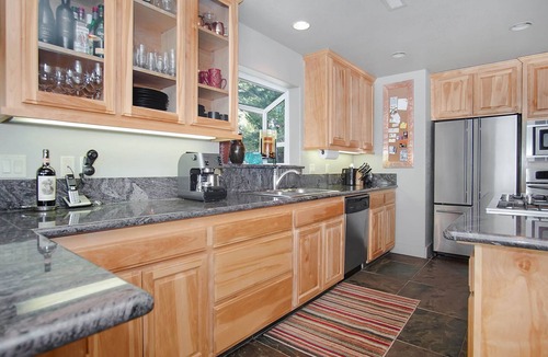 Strawberry House | Pinecrest Mountain House! Hot Tub, Tesla Charger, Super close to Pinecrest Lake!