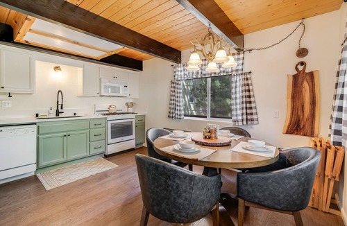 Sugarloaf Cabin | PineDenCabin: HotTub+Arcade+FirePit+EV Charger