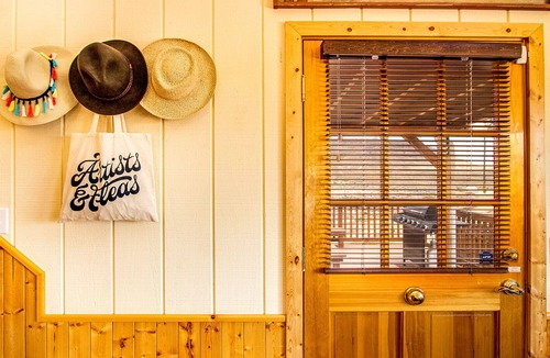 Pioneertown Cabin | Pioneertown Cabin, Walk to Pappy & Harriets