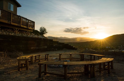 Pioneertown Cabin | Pioneertown Cabin, Walk to Pappy & Harriets