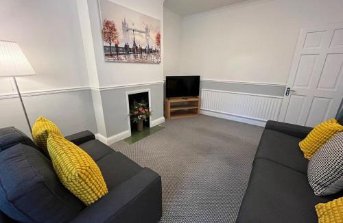 Lee House | Pitfold Road