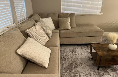Pittsburg House | Placid Vibe Spacious 7-BR with Free Parking