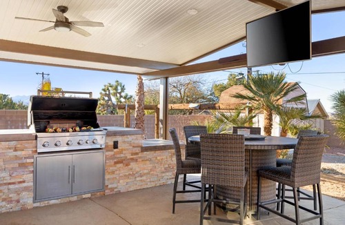 Yucca Valley House | Playa Sol by AvantStay JTree Oasis w Hot Tub Pool