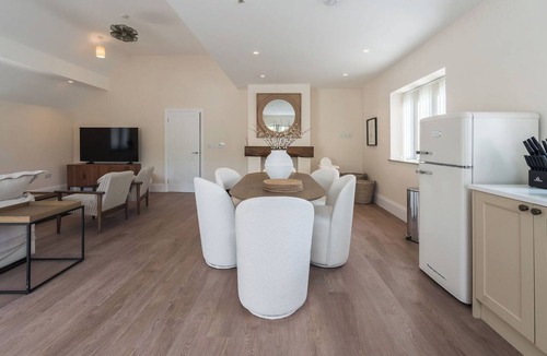 Kineton House | Please note, the property is currently being refurnished and upgraded so furniture and features will differ from the images