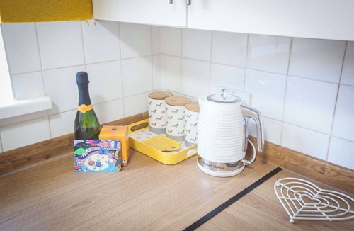 St. Florence Villa | Poachers Cottage & Old Tom Cottage | Sleeps 12 | Dog Friendly | Pool, Tennis & Family Facilities