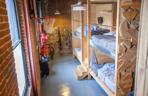 Arts District Hostel | PodShare DTLA