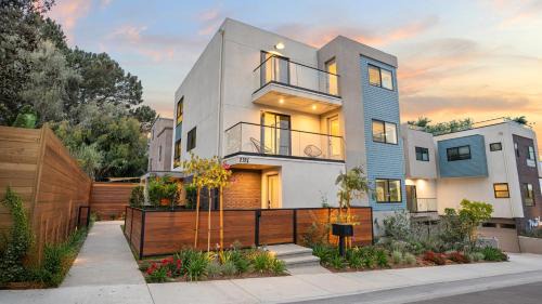 Point Loma Heights House | Point View Retreat by AvantStay Modern Coastal Retreat Near Sunset Cliffs Ocean Beach