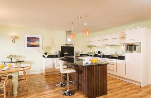Winnard's Perch House | PointBreak Sleeps 12 & hot tub-Great for large groups!