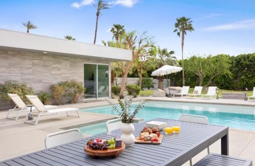 La Quinta House | Polo Villa 2 by AvantStay Entertainer's Backyard w Vball Court, Pool & Spa 260-314 6 Bedrooms