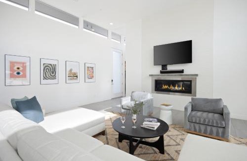 La Quinta House | Polo Villa 2 by AvantStay Entertainer's Backyard w Vball Court, Pool & Spa 260-314 6 Bedrooms