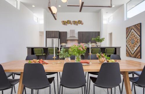 La Quinta House | Polo Villa 3 by AvantStay Backyard Retreat w Pool, Spa & Firepit 260-328 6 bedrooms
