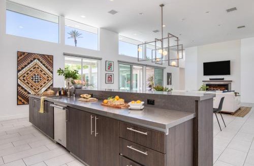 La Quinta House | Polo Villa 3 by AvantStay Backyard Retreat w Pool, Spa & Firepit 260-328 6 bedrooms