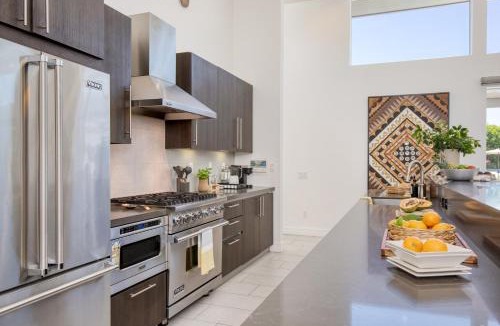 La Quinta House | Polo Villa 3 by AvantStay Backyard Retreat w Pool, Spa & Firepit 260-328 6 bedrooms
