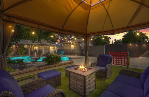 Riverside House | Pool - Hottub - Game Room - Fire Pit - Sleeps 12!