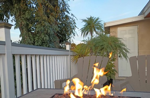 East Grove Cottage | Pool house - Close to San Diego Zoo Safari Park and Wineries.