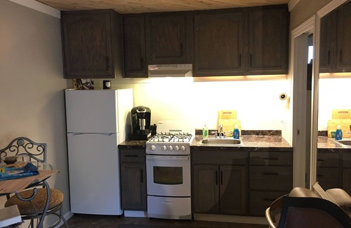 Glen Avon Apartment | Pool House/Guest Quarters Private Entrance, Private Patio, Quiet, CLEAN