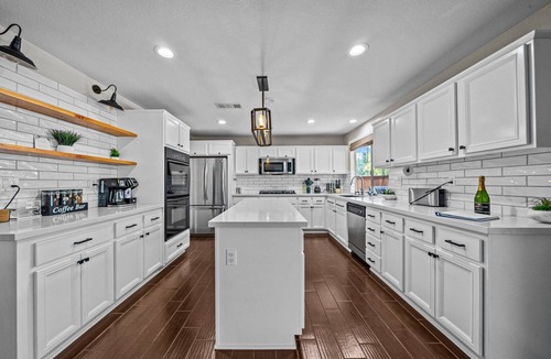 Winchester House | Pool paradise near Temecula Wine Country w/spa, pool table, games, pic wall