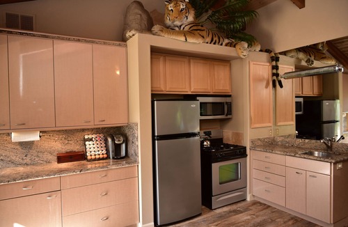 Mount Helix House | Pool Side Safari Cabin
