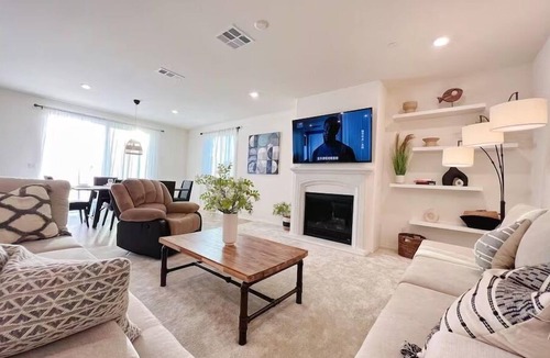 Hacienda Heights Apartment | Pool Villa/Disneyland/Universal Studios