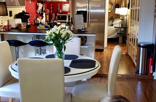 Northridge House | Poolhouse Oasis Parking Spa BBQ Firepit 24/7 Self Check Laundry