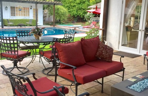 Northridge Apartment | Poolside Oasis King/Parking/Netflex/BBQ/Spa/Laundry 1 Acre Gated Estate !