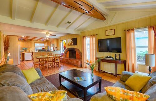 Beach Barber Tract House | Poolside Paradise