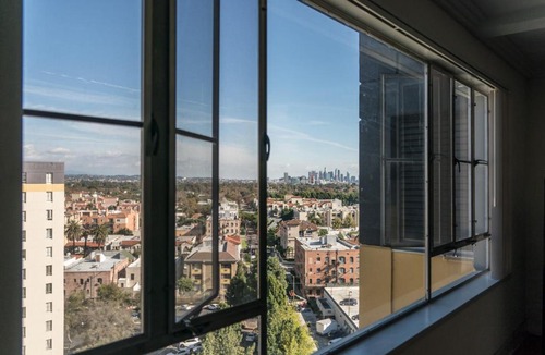 La Brea Apartment | Popular 2 bedroom condo near the Grove