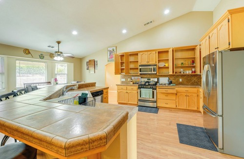 Porterville House | Porterville Getaway w/Patio + Valley Views!