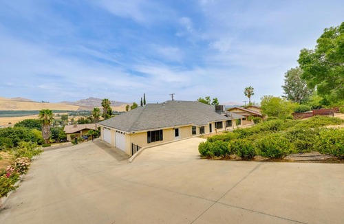 Porterville House | Porterville Getaway with Patio and Valley Views!