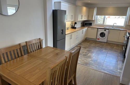 Porth House | Porth View Newquay, Stones throw from Porth beach, Brand new for 2024!