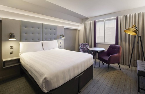 Fareham Hotel | Premier Inn Fareham