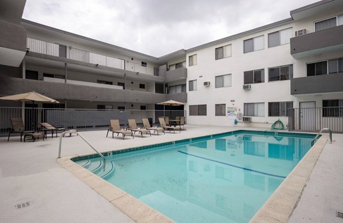 Sawtelle Apartment | Premium Brentwood 1BR w/Pool, walk to San Vicente Blvd., by Blueground