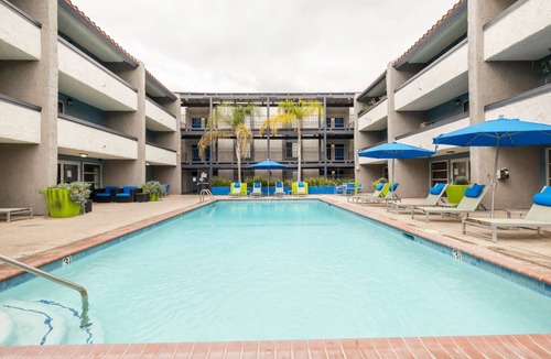 Downtown Apartment | Premium Glendale 1BR w/Pool, Gym, walkable location, by Blueground