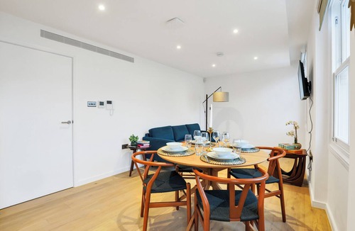 Kensington Apartment | Premium Kensington Retreat 2BR En-Suite AC