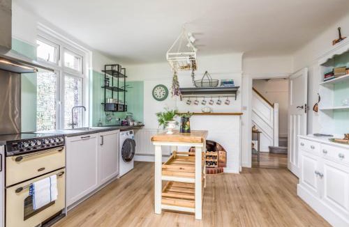 Birdham House | Pretty Three Bedroomed home near the Beach - Pass the Keys