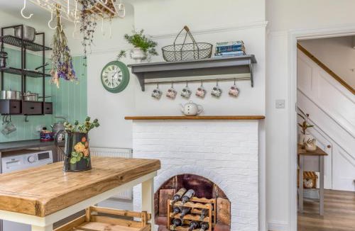 Birdham House | Pretty Three Bedroomed home near the Beach - Pass the Keys