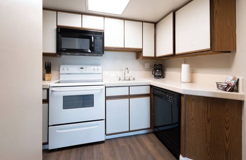 Capistrano Beach Hotel | Prime Location! 4 Beachfront Units w/Kitchen! Free Parking, Onsite Pool!